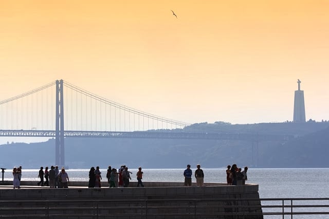 Ponte 25 de Abril e Cristo Rei ao fundo Ponte 25 de Abril e Cristo Rei ao fundo