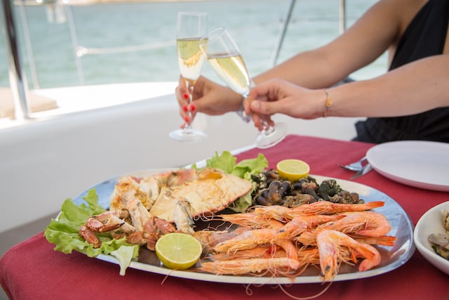 Jantar romântico a bordo em Lisboa Jantar romântico a bordo em Lisboa