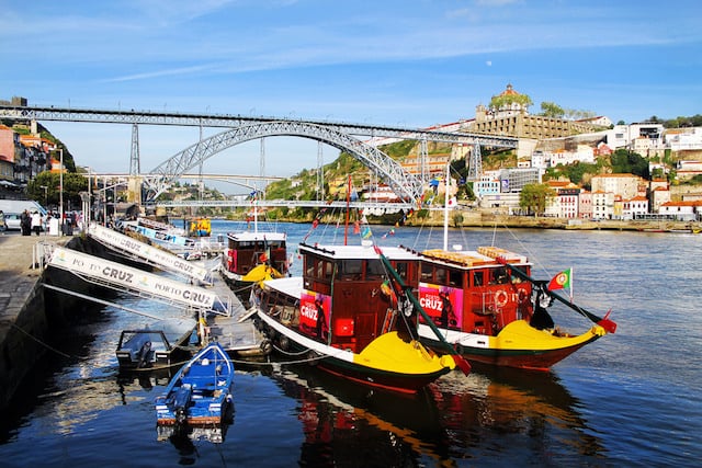 Passeio de barco pelo Rio Douro no Porto Passeio de barco pelo Rio Douro no Porto