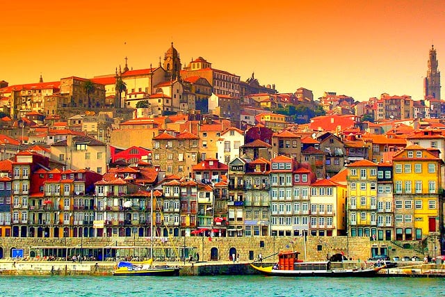 Passeio de barco pelo Rio Douro em Porto Passeio de barco pelo Rio Douro em Porto