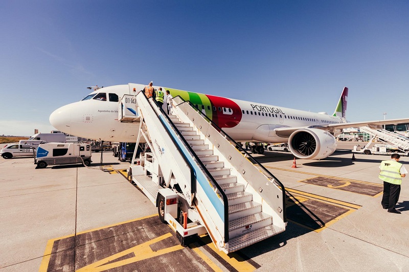 Avião da TAP pronto para embarque Avião da TAP pronto para embarque