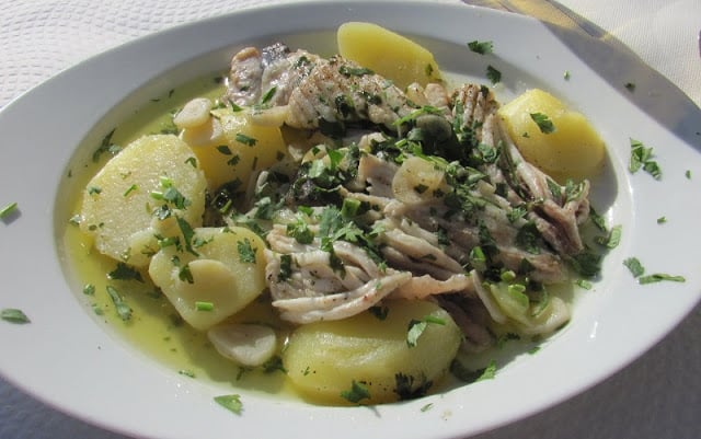 Prato típico do Restaurante Noélia e Jerónimo no Algarve Prato típico do Restaurante Noélia e Jerónimo no Algarve