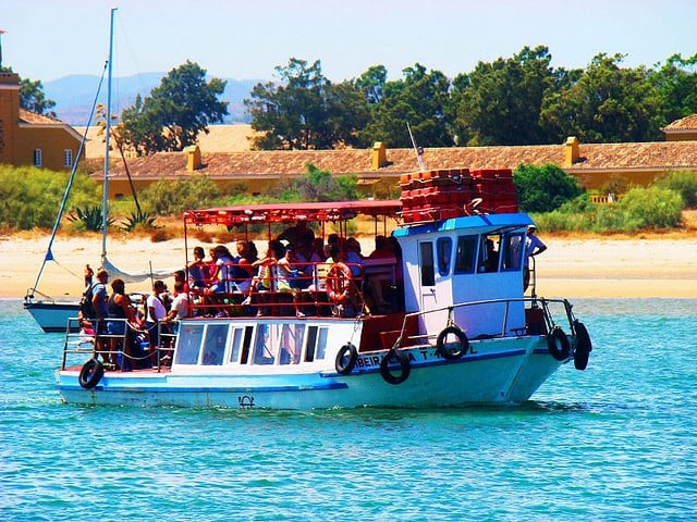 Barcos do Algarve até a Ilha de Tavira Barcos do Algarve até a Ilha de Tavira
