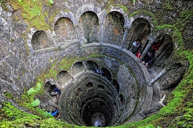 Poço iniciático da Quinta da Regaleira em Sintra Poço iniciático da Quinta da Regaleira em Sintra