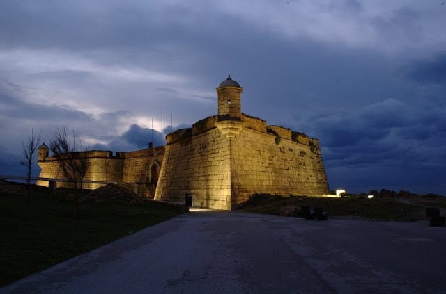 Castelo do Queijo iluminado à noite Castelo do Queijo iluminado à noite