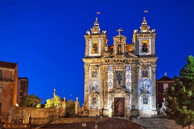 Igreja de Santo Ildefonso à noite Igreja de Santo Ildefonso à noite