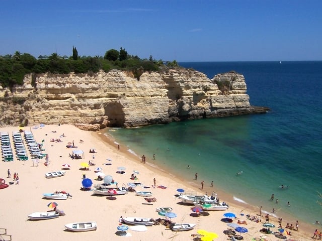 Praia de Armação da Pêra no Algarve Praia de Armação da Pêra no Algarve