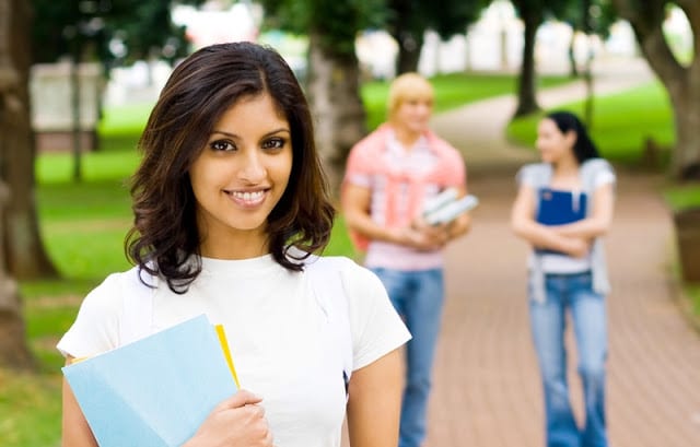 Alunos aprendendo idioma Alunos aprendendo idioma