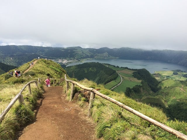Caminho até à Lagoa do Fogo Caminho até à Lagoa do Fogo