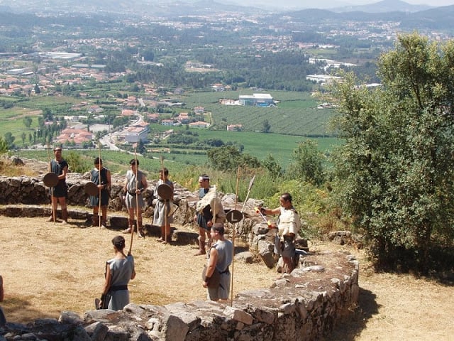 Apresentação na Citânia de Briteiros em Guimarães Apresentação na Citânia de Briteiros em Guimarães