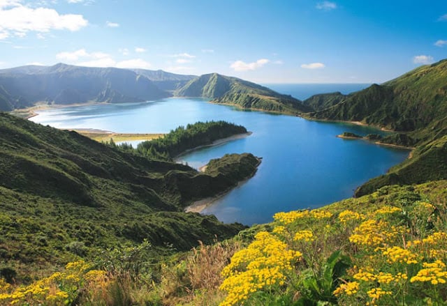 Lagoa do Fogo nos Açores em Portugal Lagoa do Fogo nos Açores em Portugal