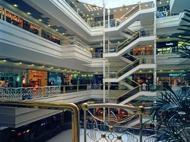 Interior do Shopping do Bom Sucesso no Porto Interior do Shopping do Bom Sucesso no Porto