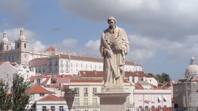 Estátua em homenagem a São Vicente Estátua em homenagem a São Vicente