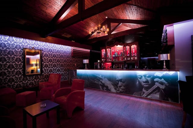 Como é a balada Chill Out no Porto - área do bar Como é a balada Chill Out no Porto - área do bar