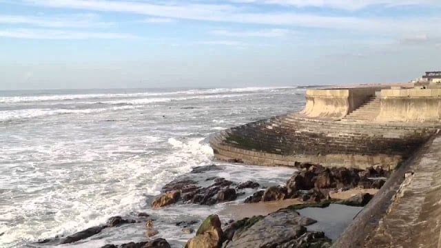 Meia-laranja na Praia da Granja Meia-laranja na Praia da Granja