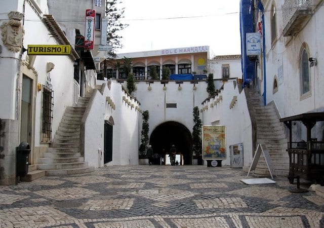Túnel que leva até à Praia do Túnel Túnel que leva até à Praia do Túnel