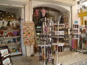 Artesanato nas lojas de Rua em Albufeira Artesanato nas lojas de Rua em Albufeira