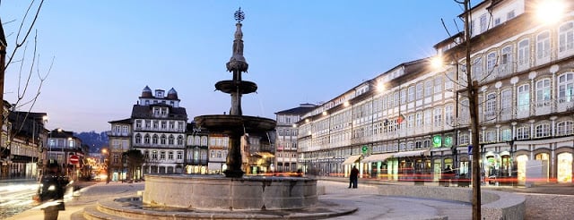 Passeio pelo centro histórico de Guimarães Passeio pelo centro histórico de Guimarães