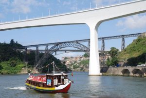 Passeio de barco pelas pontes do Porto Passeio de barco pelas pontes do Porto