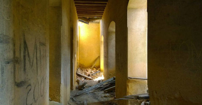 Palácio do Rei do Lixo - interior abandonado Palácio do Rei do Lixo - interior abandonado