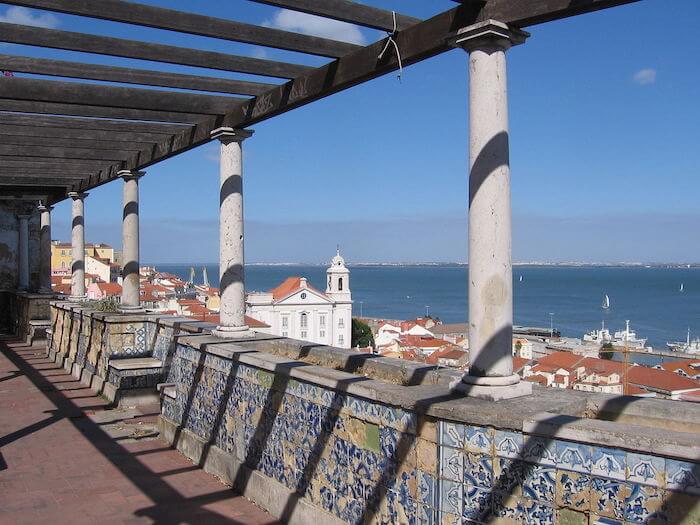 Vista de um dos miradouros de Lisboa Vista de um dos miradouros de Lisboa